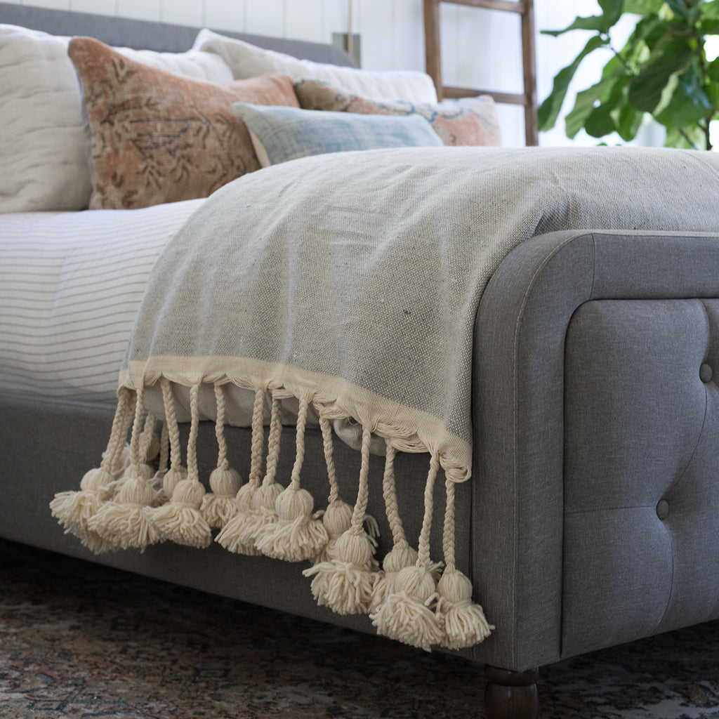 Tagdoult Handcrafted Cotton Pom Poms Blanket
