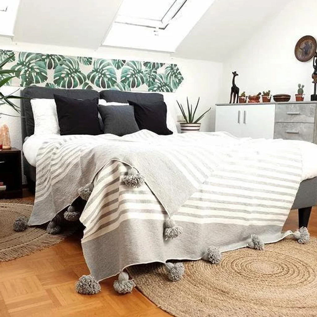Afous Organic Cotton Pom Poms Blanket