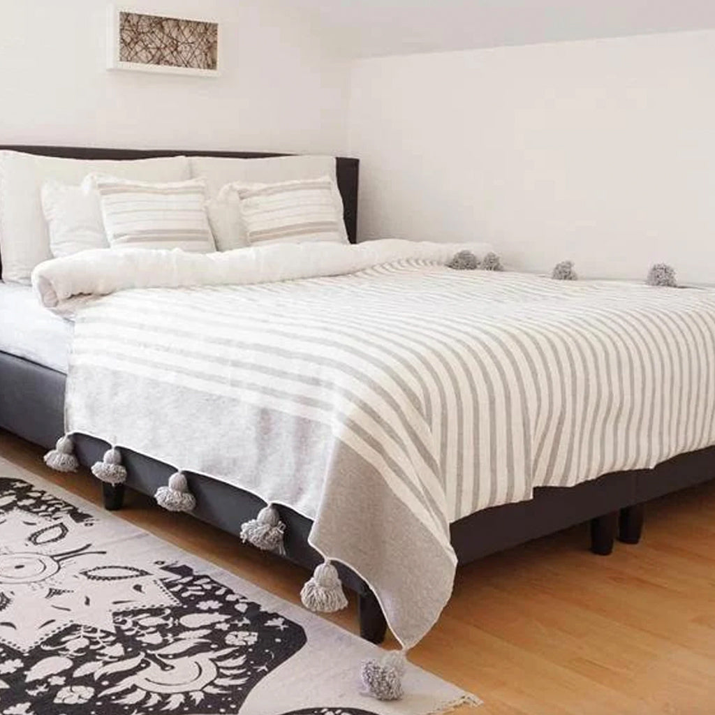 Afous Organic Cotton Pom Poms Blanket