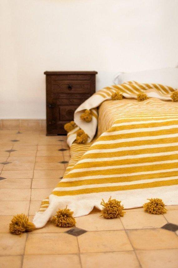 Tawiza Moroccan Cotton Pom Poms Blanket